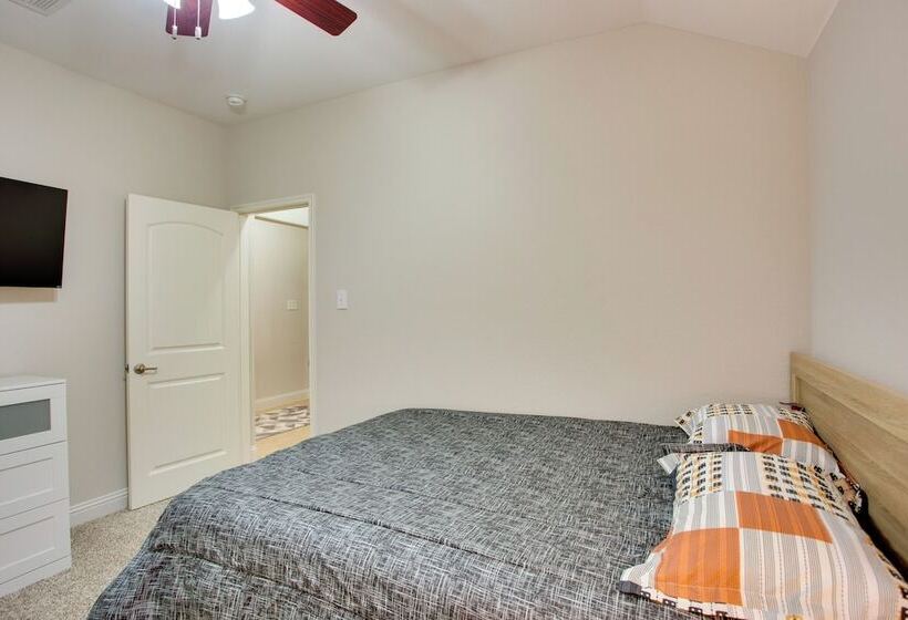 3 Mi To Union Park: Little Elm Escape W/ Patio