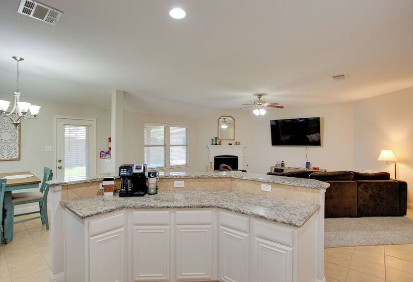 3 Mi To Union Park: Little Elm Escape W/ Patio