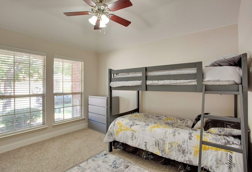 3 Mi To Union Park: Little Elm Escape W/ Patio