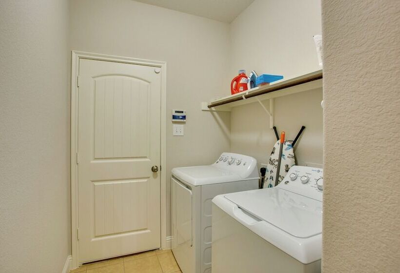 3 Mi To Union Park: Little Elm Escape W/ Patio