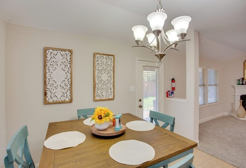 3 Mi To Union Park: Little Elm Escape W/ Patio