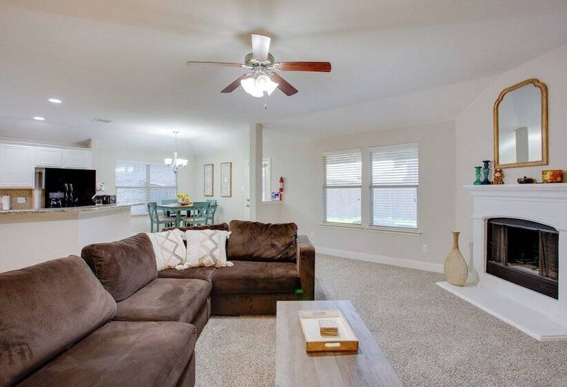 3 Mi To Union Park: Little Elm Escape W/ Patio