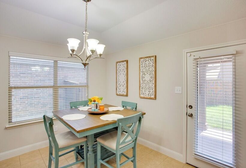 3 Mi To Union Park: Little Elm Escape W/ Patio