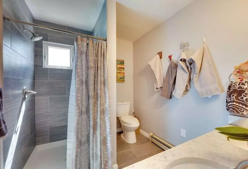 Stunning Golden Home W/ Deck ~ 35 Mi To Denver!