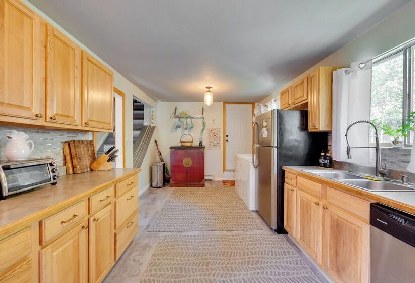 Stunning Golden Home W/ Deck ~ 35 Mi To Denver!