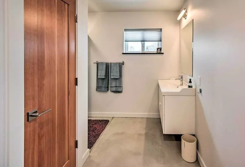 Modern Missoula Home ~ 2 Miles To Downtown!