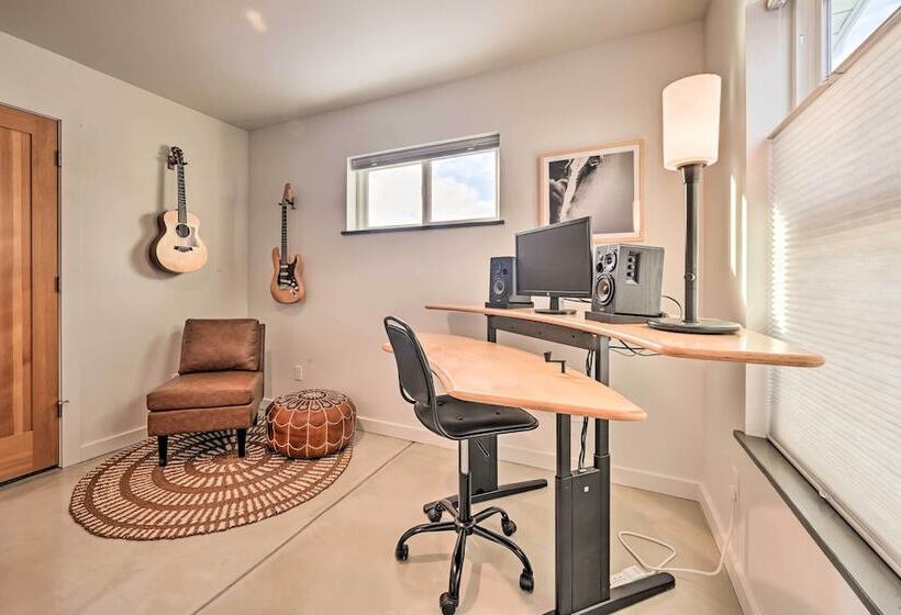 Modern Missoula Home ~ 2 Miles To Downtown!