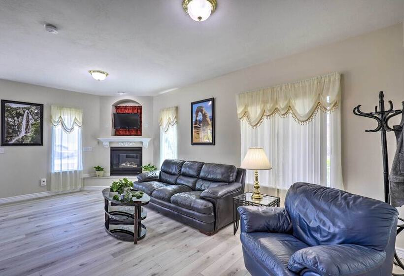 Mtn View Home: Across From Lake + 30 Mi To Skiing!