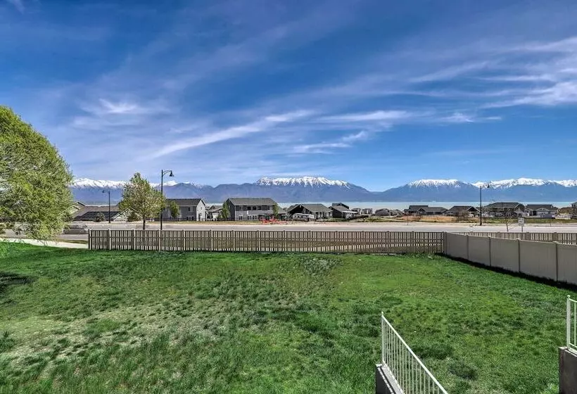 Mtn View Home: Across From Lake + 30 Mi To Skiing!