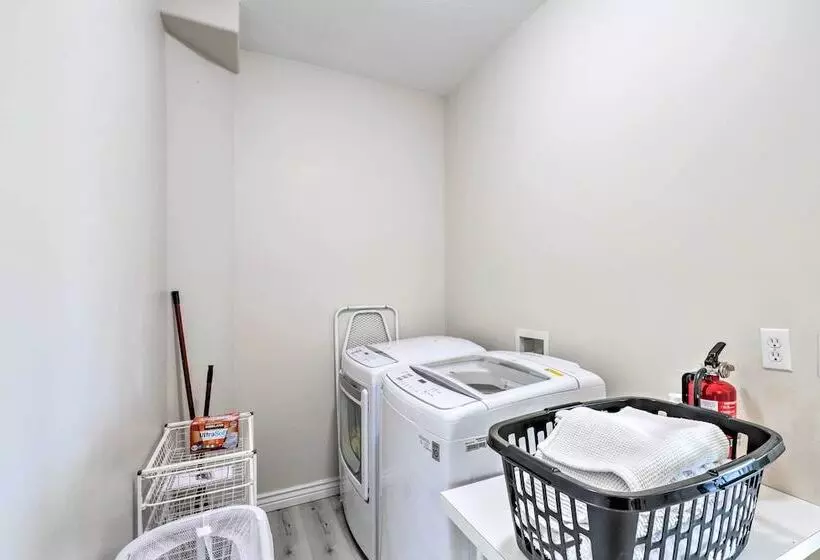 Mtn View Home: Across From Lake + 30 Mi To Skiing!