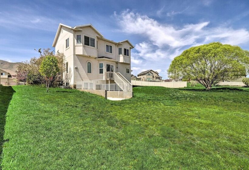 Mtn View Home: Across From Lake + 30 Mi To Skiing!