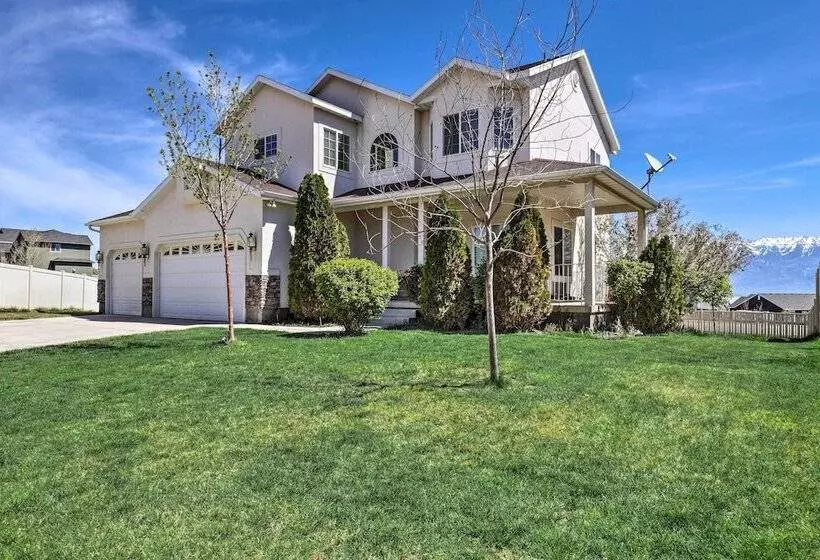 Mtn View Home: Across From Lake + 30 Mi To Skiing!