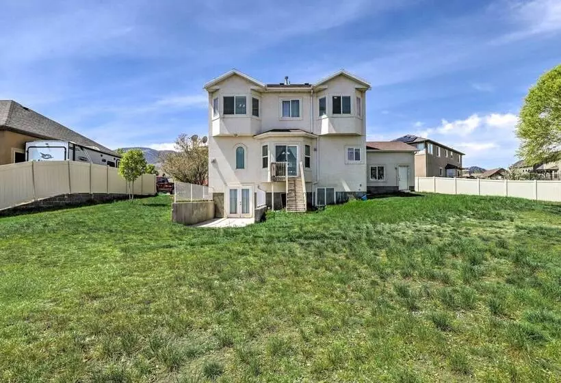 Mtn View Home: Across From Lake + 30 Mi To Skiing!