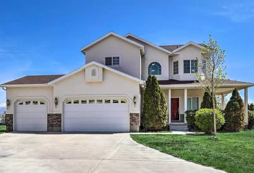 Mtn View Home: Across From Lake + 30 Mi To Skiing!