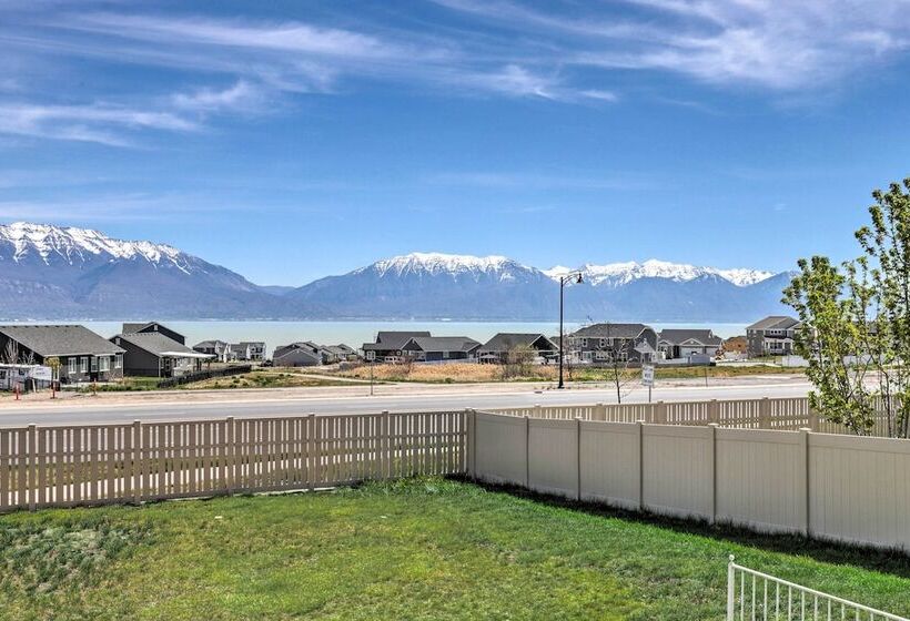 Mtn View Home: Across From Lake + 30 Mi To Skiing!