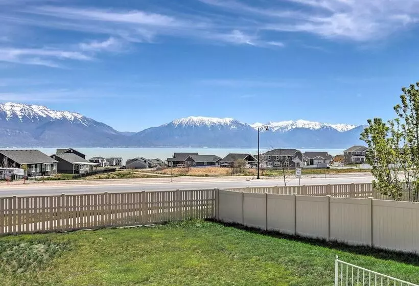 Mtn View Home: Across From Lake + 30 Mi To Skiing!