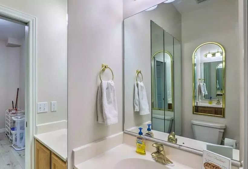 Mtn View Home: Across From Lake + 30 Mi To Skiing!