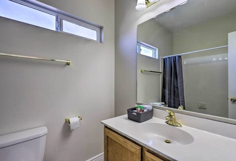 Mtn View Home: Across From Lake + 30 Mi To Skiing!