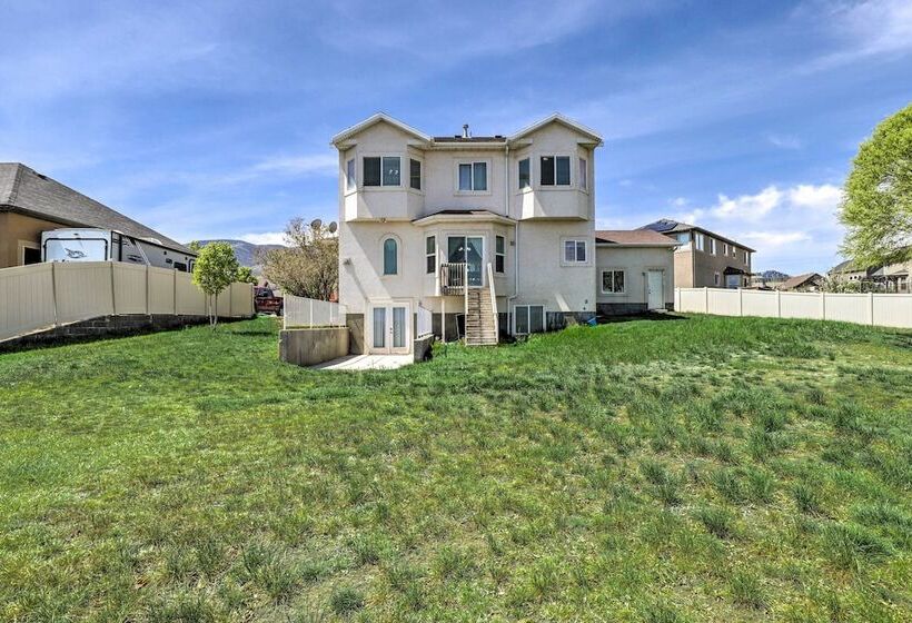 Mtn View Home: Across From Lake + 30 Mi To Skiing!