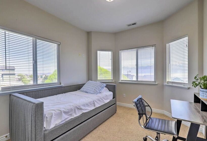 Mtn View Home: Across From Lake + 30 Mi To Skiing!