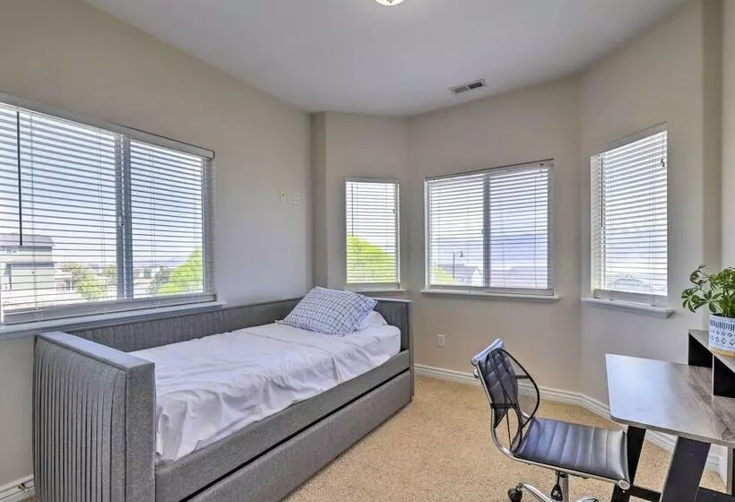 Mtn View Home: Across From Lake + 30 Mi To Skiing!