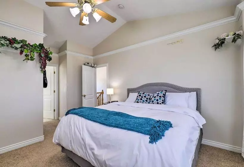 Mtn View Home: Across From Lake + 30 Mi To Skiing!