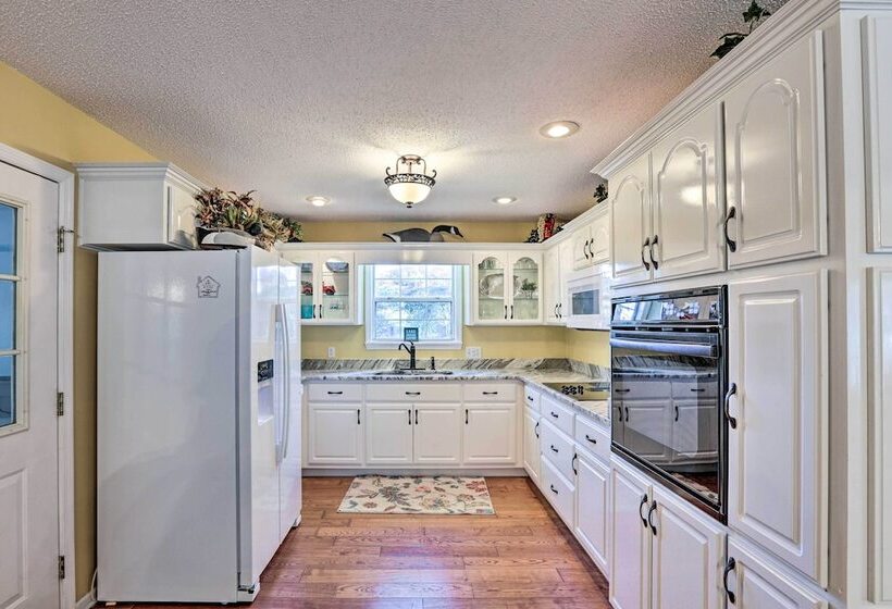 Pet Friendly Lakeside Retreat W/ Dock!