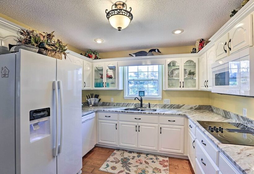 Pet Friendly Lakeside Retreat W/ Dock!