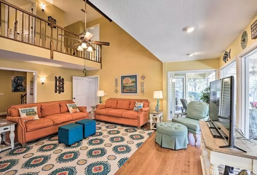 Pet Friendly Lakeside Retreat W/ Dock!