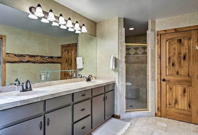 Quiet Park City Home W/ Hot Tub Walk To Main St!