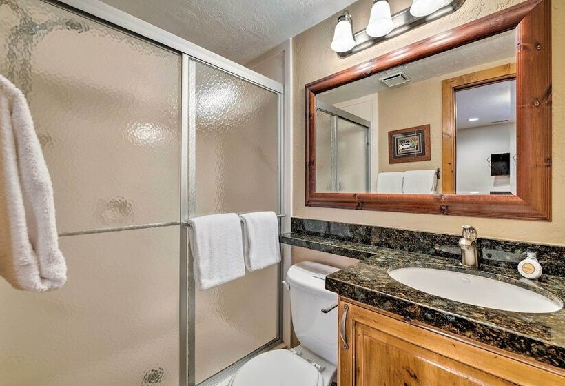 Quiet Park City Home W/ Hot Tub Walk To Main St!