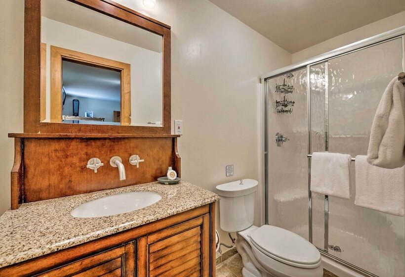 Quiet Park City Home W/ Hot Tub Walk To Main St!