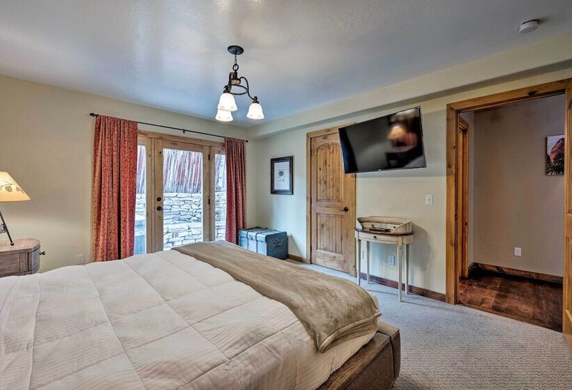 Quiet Park City Home W/ Hot Tub Walk To Main St!
