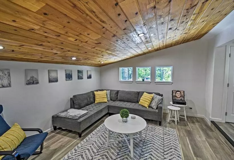 Quaint Lake Cushman Cottage W/ Private Access!