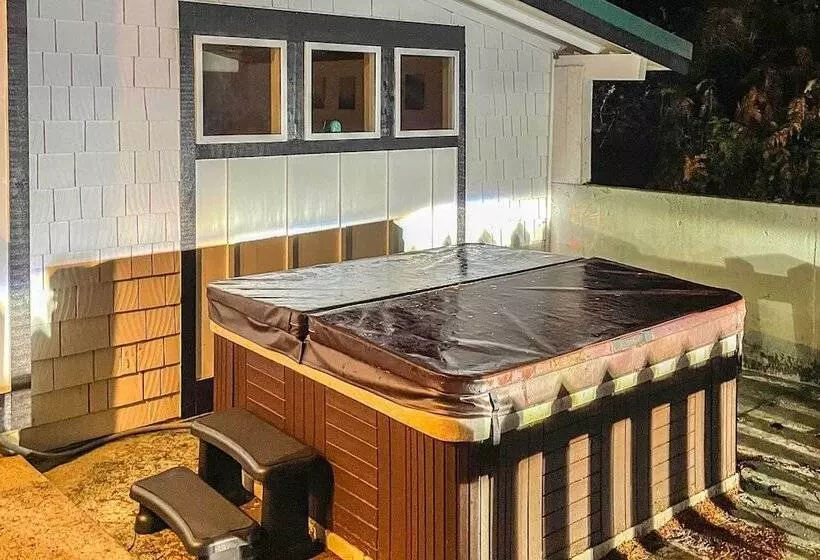 Quaint Lake Cushman Cottage W/ Private Access!