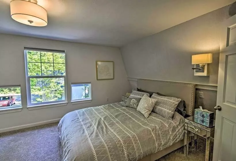 Quaint Lake Cushman Cottage W/ Private Access!