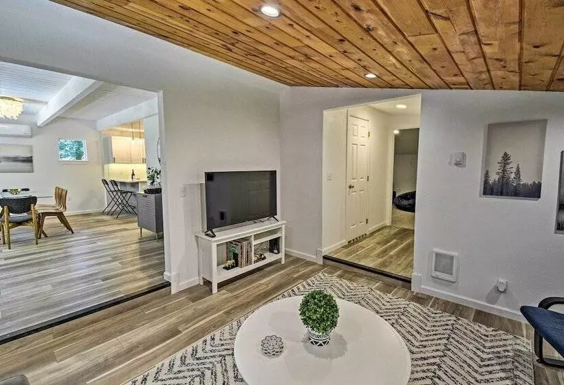 Quaint Lake Cushman Cottage W/ Private Access!