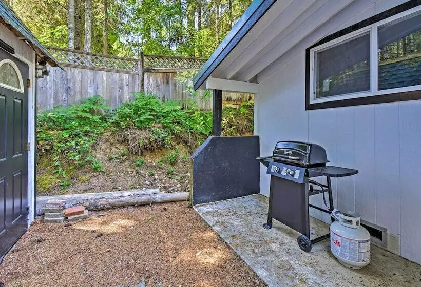 Quaint Lake Cushman Cottage W/ Private Access!