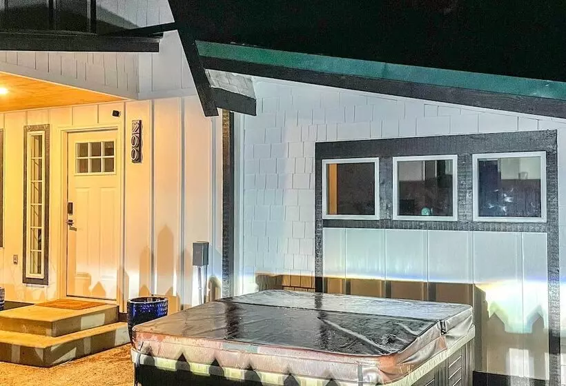 Quaint Lake Cushman Cottage W/ Private Access!