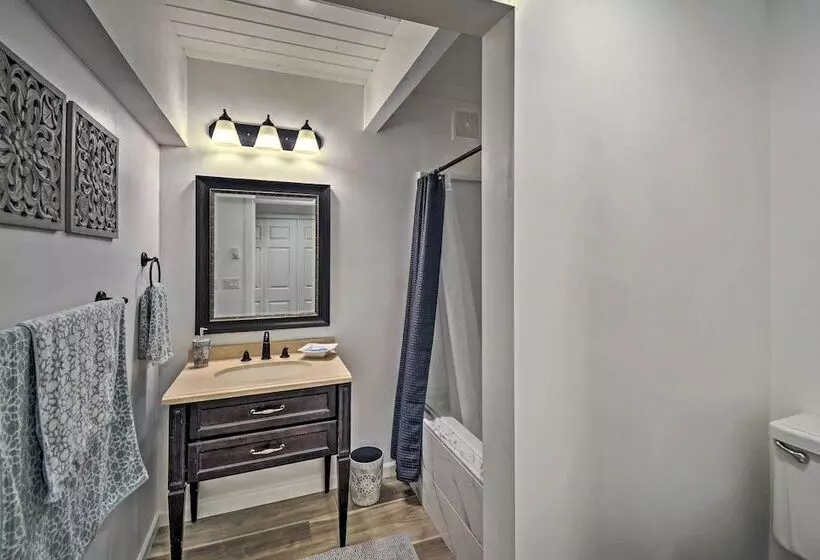 Quaint Lake Cushman Cottage W/ Private Access!