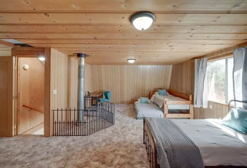 Quiet Sequoia National Forest Cabin W/ Fireplace