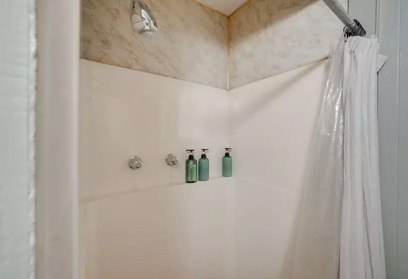 Quiet Sequoia National Forest Cabin W/ Fireplace