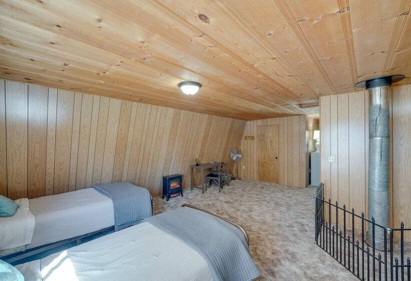 Quiet Sequoia National Forest Cabin W/ Fireplace