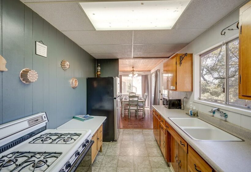 Quiet Sequoia National Forest Cabin W/ Fireplace