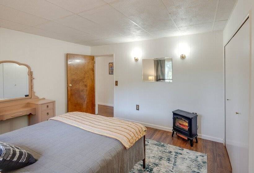 Quiet Sequoia National Forest Cabin W/ Fireplace