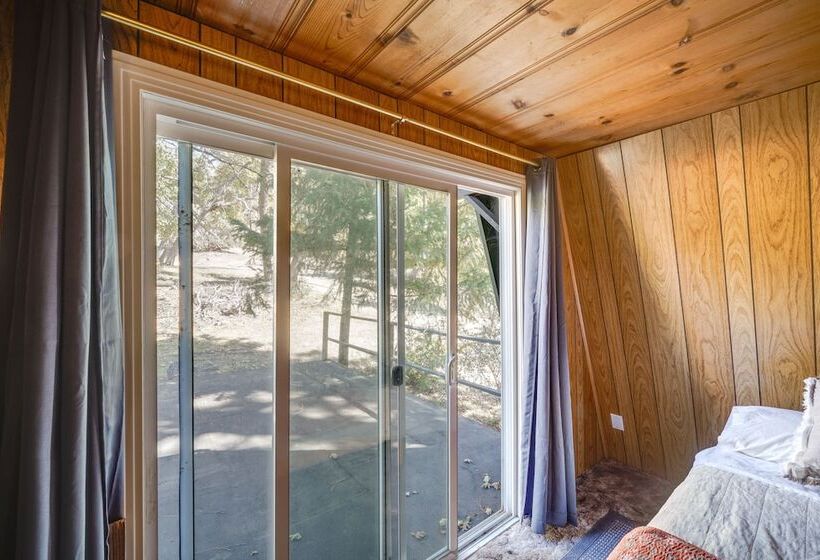 Quiet Sequoia National Forest Cabin W/ Fireplace