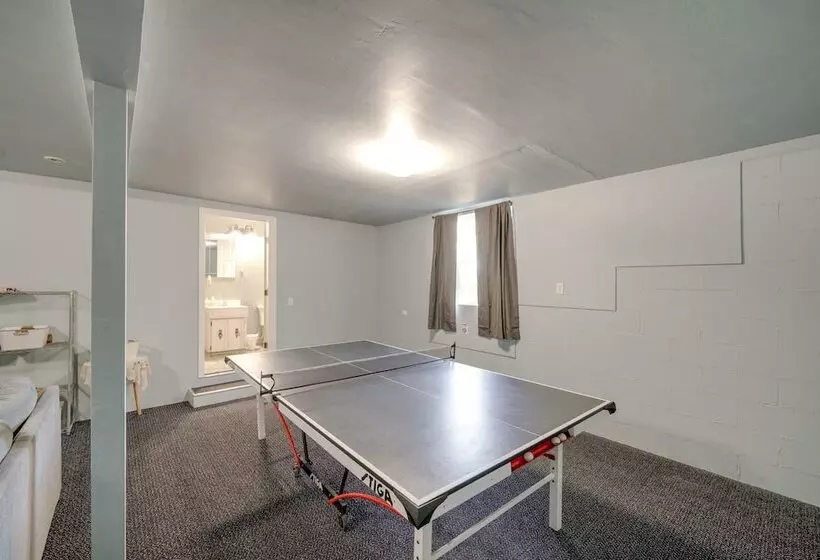 Quiet Sequoia National Forest Cabin W/ Fireplace