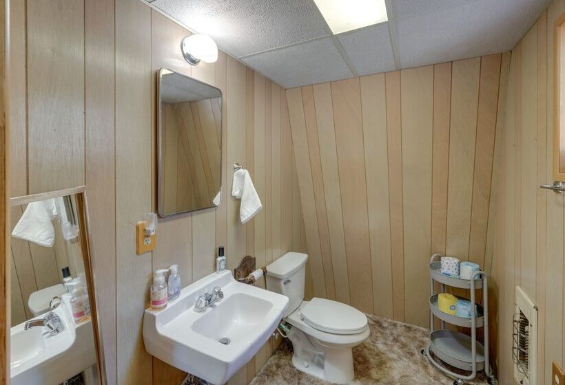 Quiet Sequoia National Forest Cabin W/ Fireplace