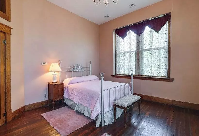 Renovated Schoolhouse W/ Piano & Private Deck!