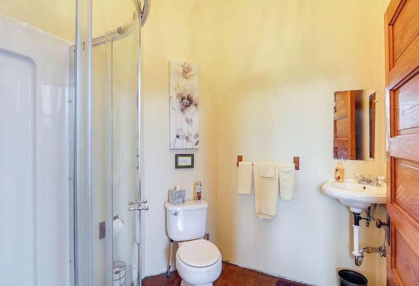 Renovated Schoolhouse W/ Piano & Private Deck!